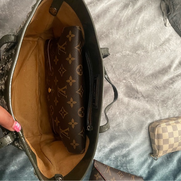 Jimmy Choo Sasha Tote - Picture 9 of 12